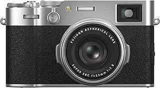 Цифровая фотокамера Fujifilm X100VI — серебристая.