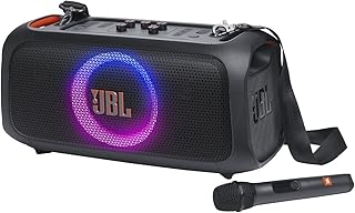 JBL PartyBox On-The-Go Essential — портативная колонка для вечеринок со встроенной подсветкой и беспроводным микрофоном, потрясающим профессиональным звуком, защитой от брызг IPX4, 6 часами воспроизведения, удобным плечевым ремнем.