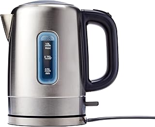 Электрический чайник Amazon Basics из нержавеющей стали для чая и кофе, без бисфенола-А, быстрое кипячение, автоматическое отключение, объем 1,1 кварты, мощность 1500 Вт, черный и серебристый.